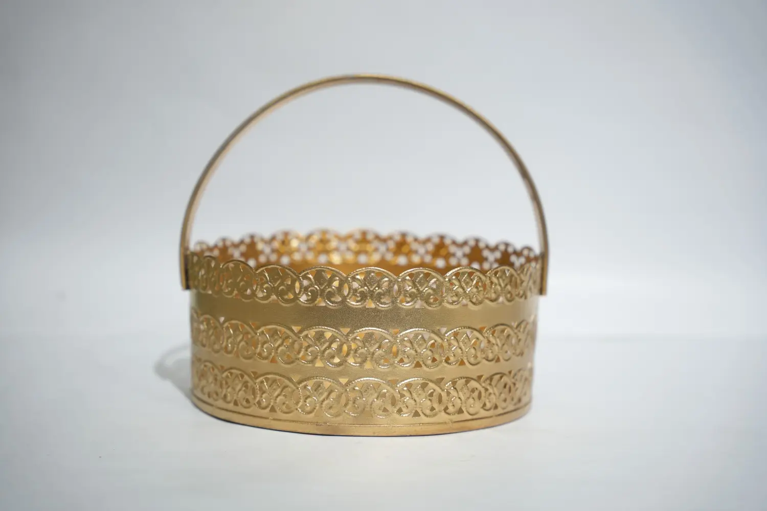 Metal Round Shape Traditional Pooja Basket Dalia, Gold