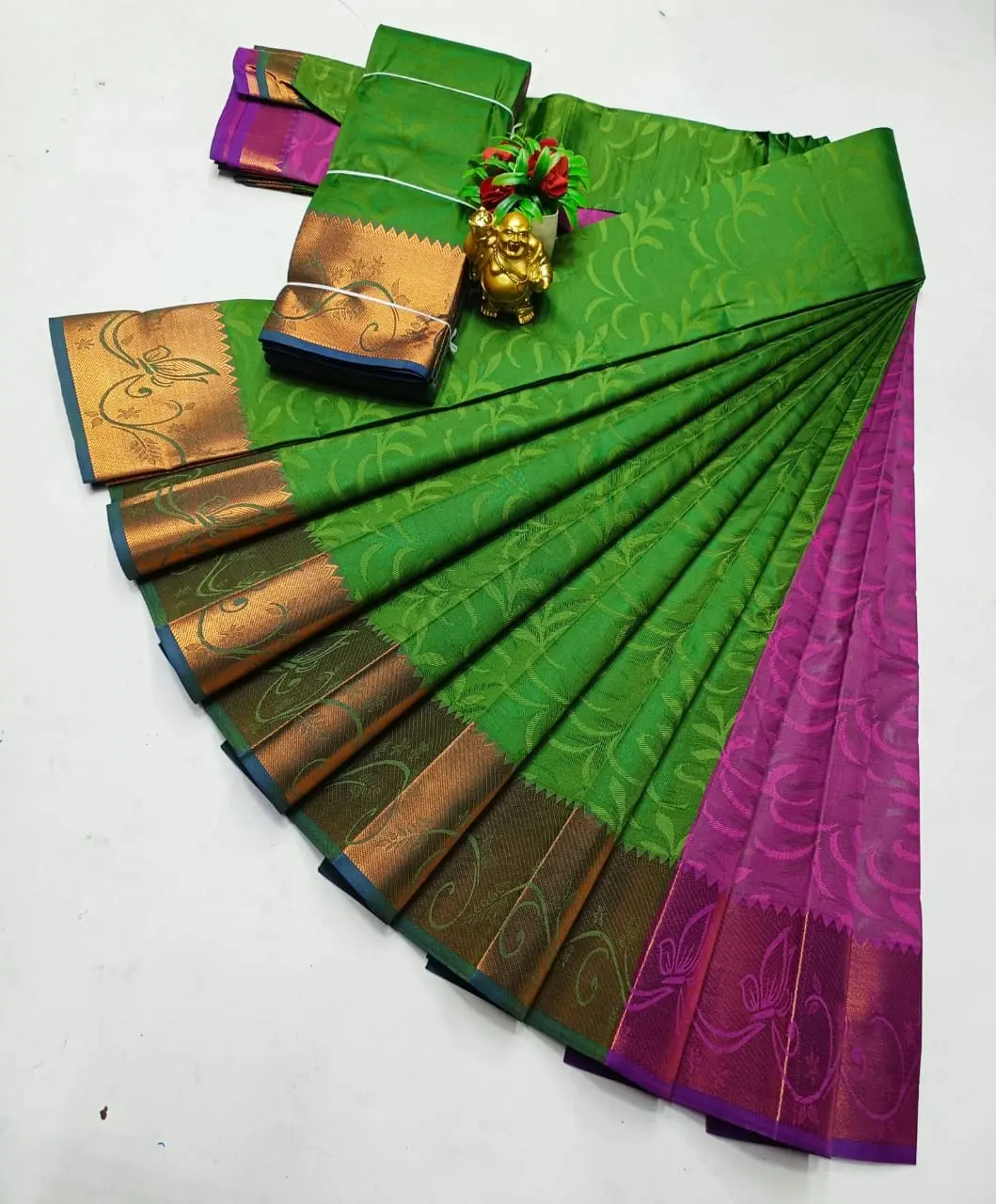 3D EMBOSSED SILK SAREE WITH BLOUSE PIECE FOR ETHNIC WEAR