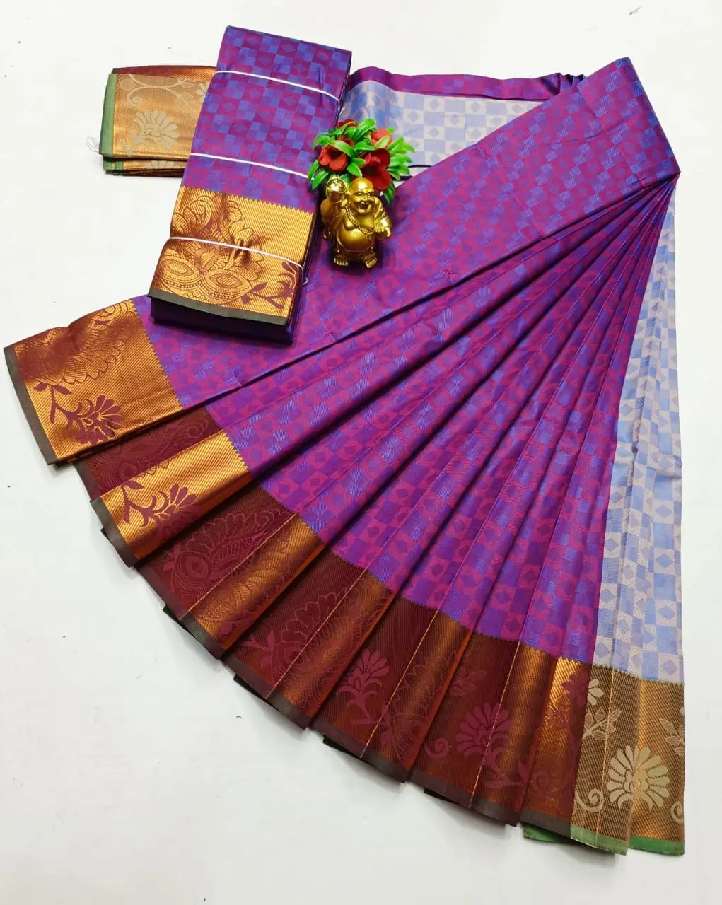 3D EMBOSSED SILK SAREE WITH BLOUSE PIECE FOR ETHNIC WEAR