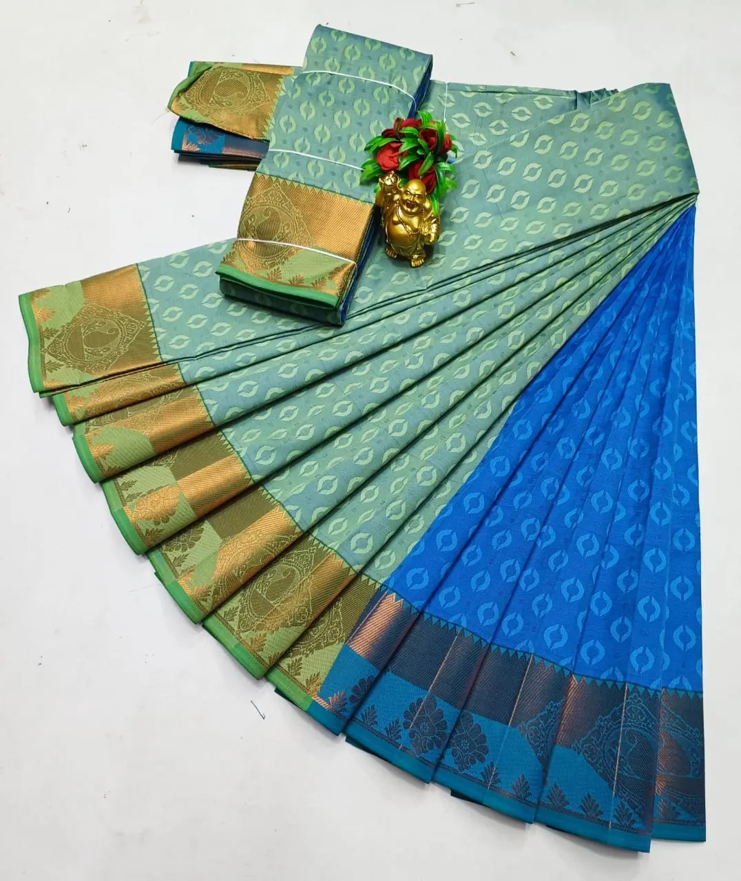 3D EMBOSSED SILK SAREE WITH BLOUSE PIECE FOR ETHNIC WEAR