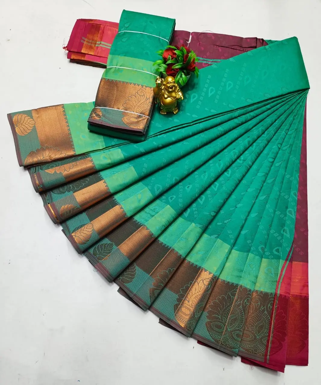 3D EMBOSSED SILK SAREE WITH BLOUSE PIECE FOR ETHNIC WEAR