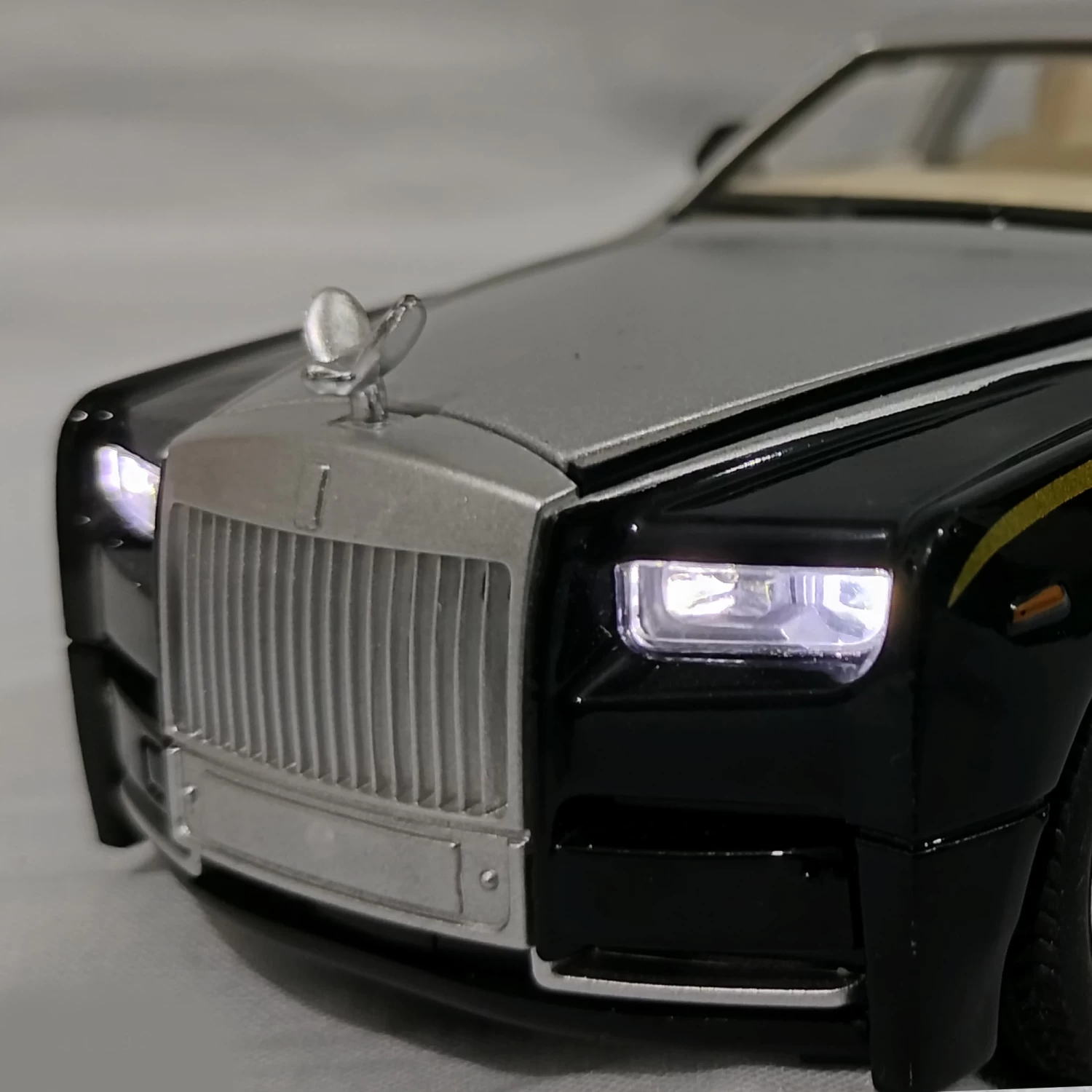 Premium Rolls Royce Car Toy for Kids & Collectors | Realistic Die-Cast Model with Pull-Back Action, Sound & Light Effects