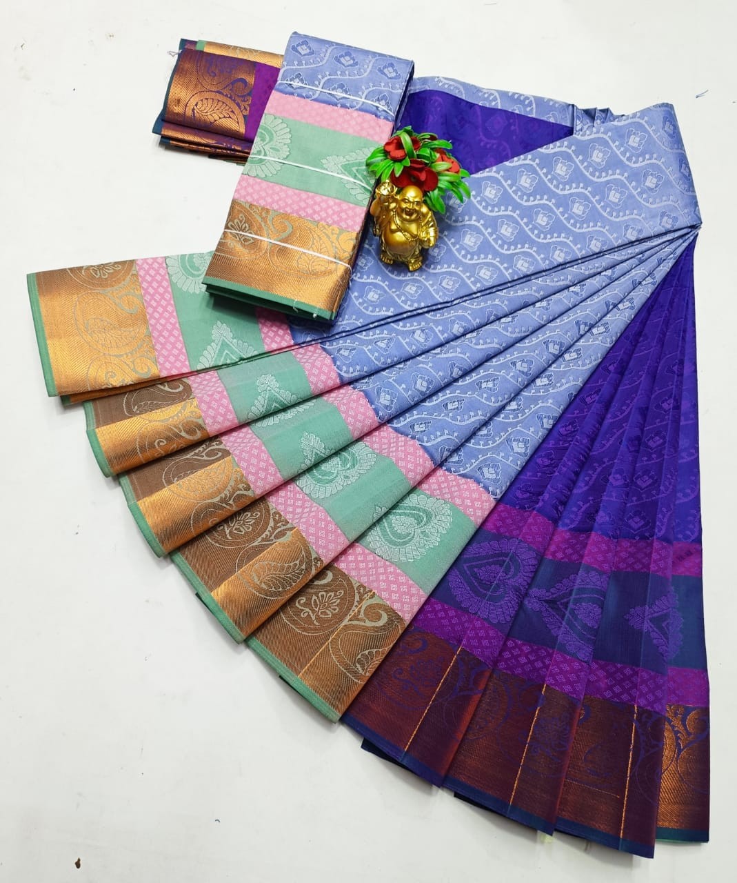 3D EMBOSSED SILK SAREE WITH BLOUSE PIECE FOR ETHNIC WEAR