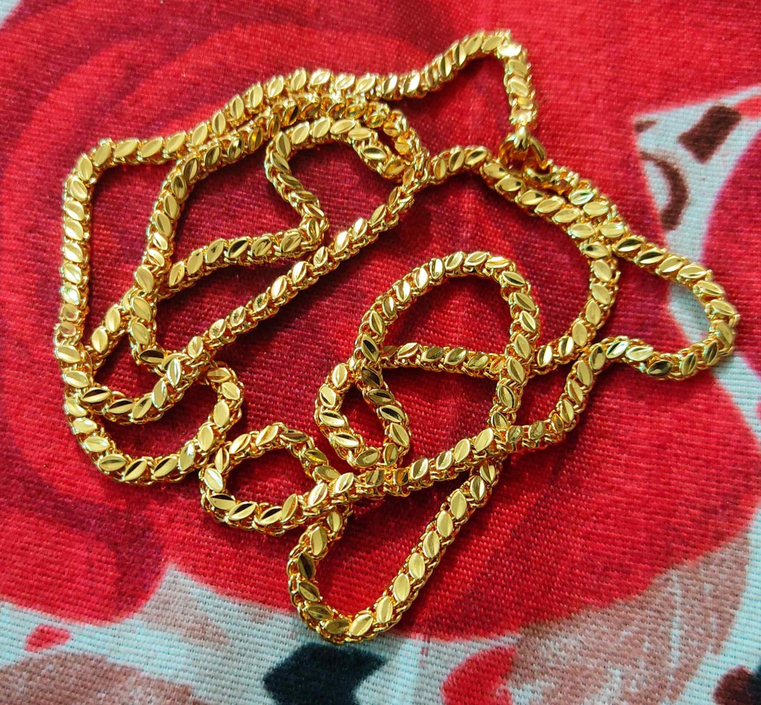 Traditional Leaf-Shaped Chain 24 Inch