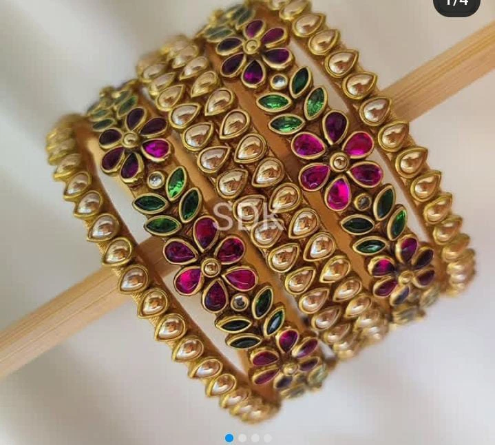 BANGLES