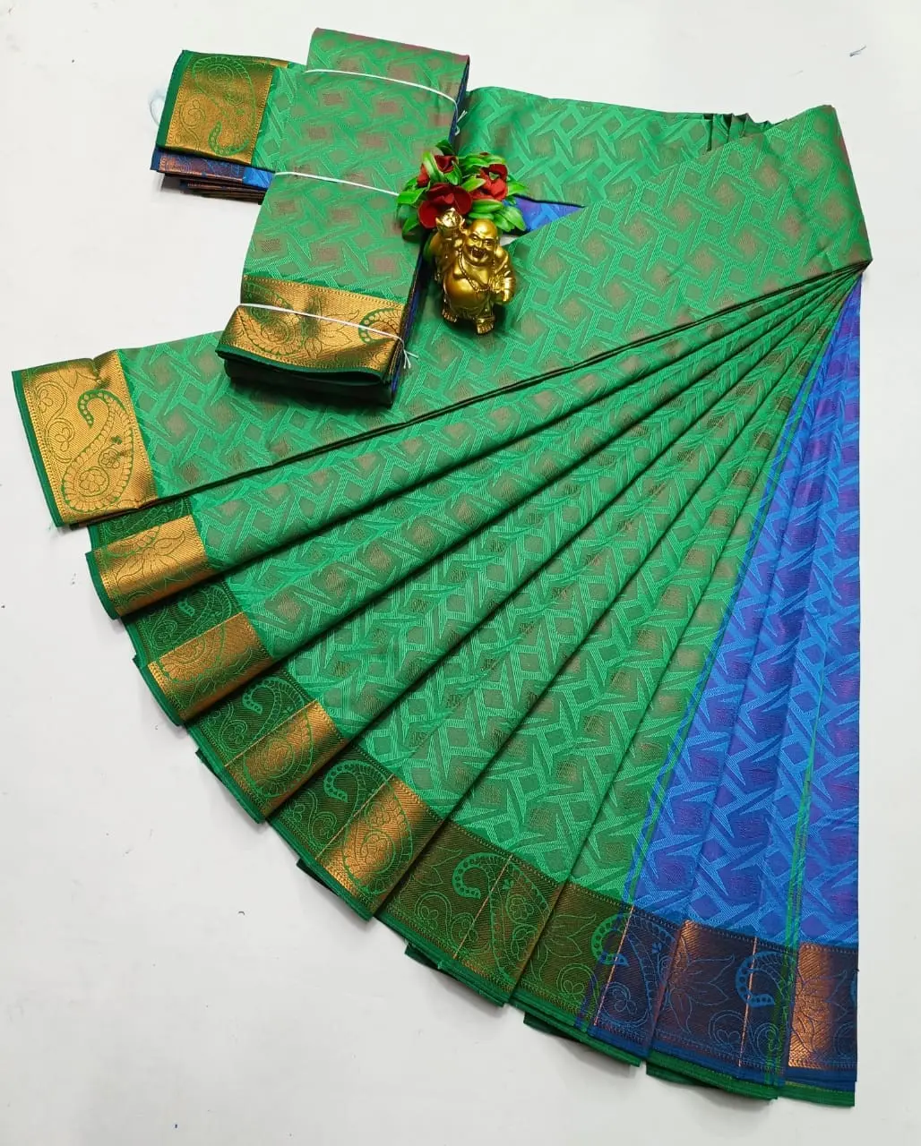 3D EMBOSSED SILK SAREE WITH BLOUSE PIECE FOR ETHNIC WEAR