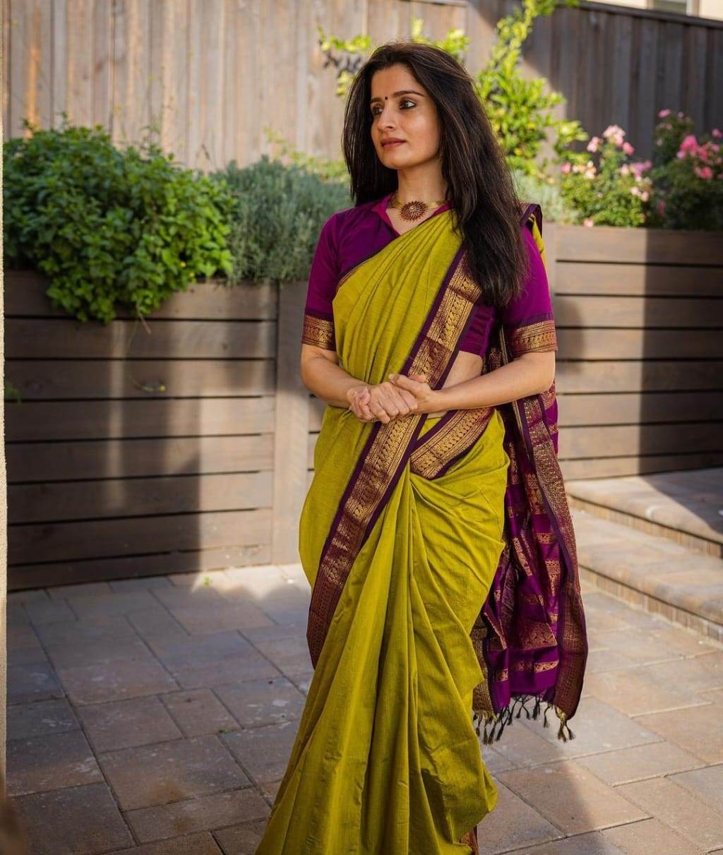Unique Queen's  Women's Premium Quality Kalyani Cotton Silk Saree with Zari Border with running Blouse 007