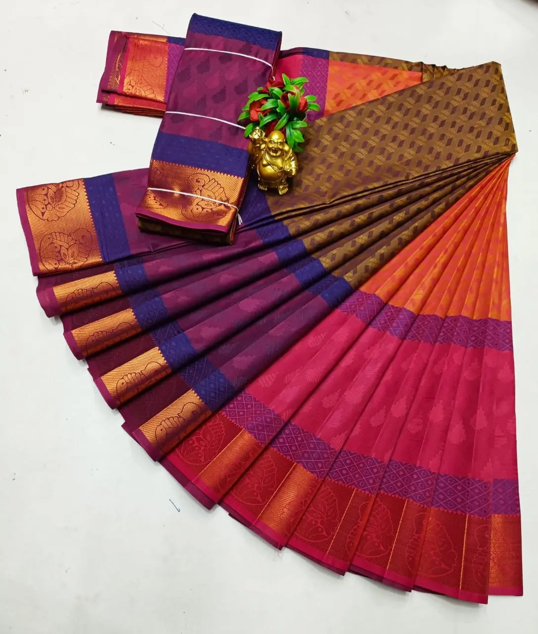 3D EMBOSSED SILK SAREE WITH BLOUSE PIECE FOR ETHNIC WEAR